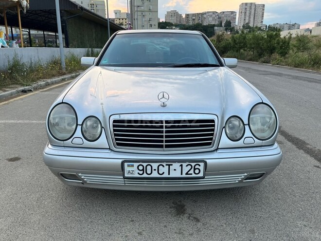 Mercedes E 230-1