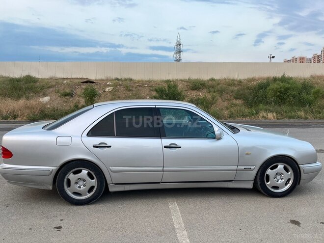 Mercedes E 230-12