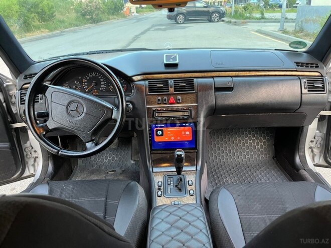 Mercedes E 230-3