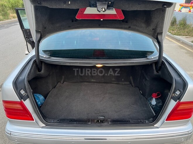 Mercedes E 230-10