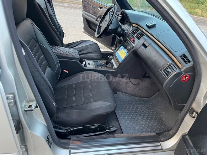 Mercedes E 230-5