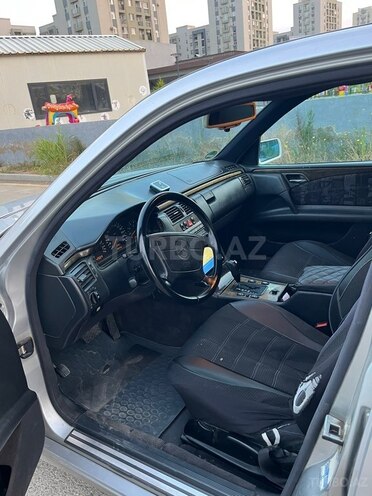 Mercedes E 230-8