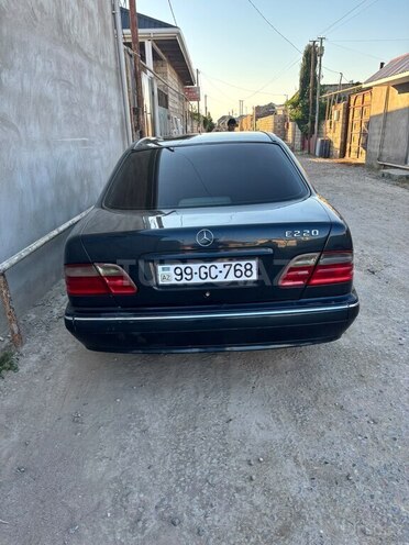 Mercedes E 200-4