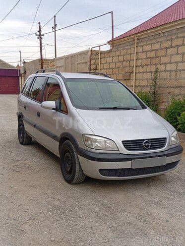 Opel Zafira-1