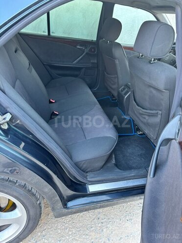 Mercedes E 200-8