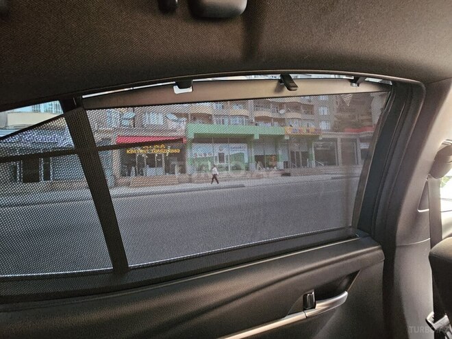 Toyota Camry-12