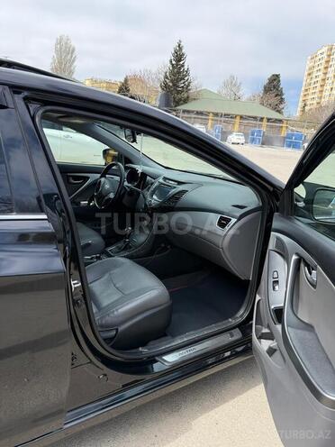 Hyundai Elantra-17