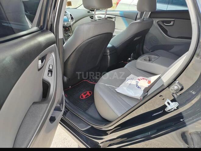 Hyundai Elantra-8