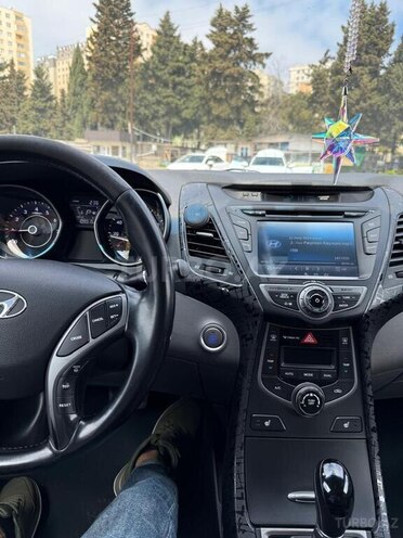 Hyundai Elantra-10
