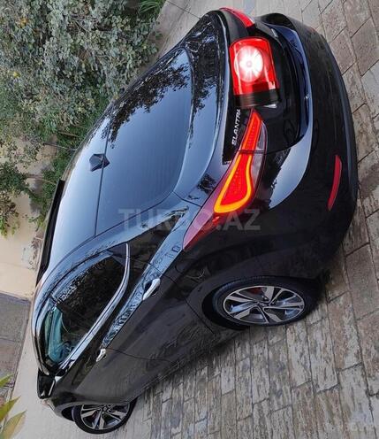 Hyundai Elantra-5