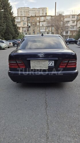 Mercedes E 240-2