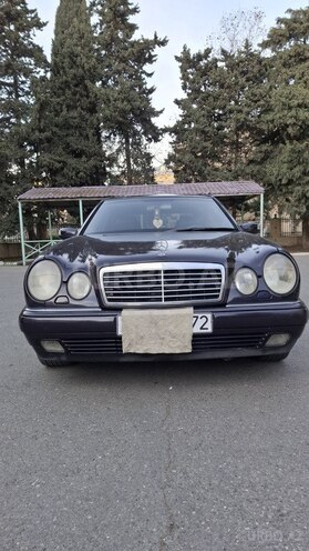 Mercedes E 240-1