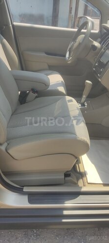 Nissan Tiida-9