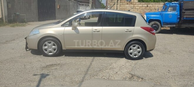 Nissan Tiida-14
