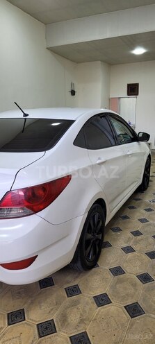Hyundai Accent-4