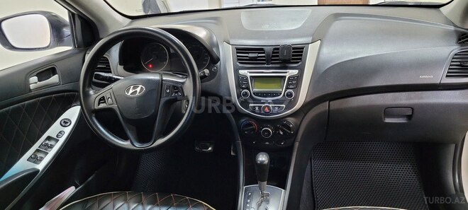 Hyundai Accent-7