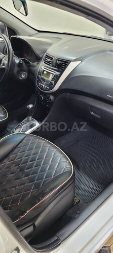 Hyundai Accent-9
