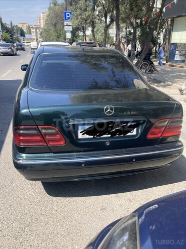 Mercedes E 220-2