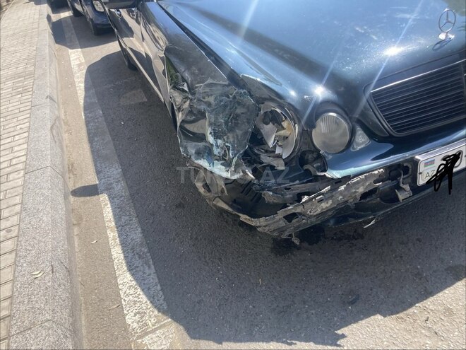 Mercedes E 220-4