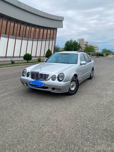 Mercedes E 240-2
