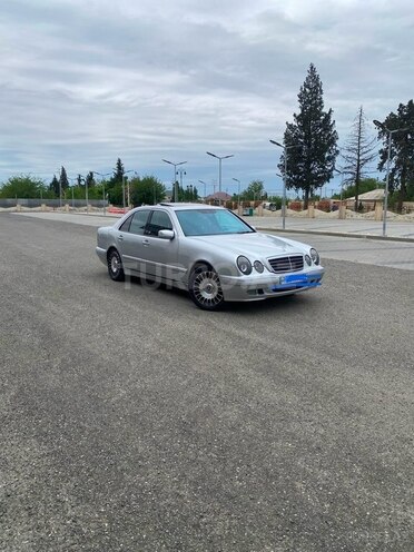 Mercedes E 240-3
