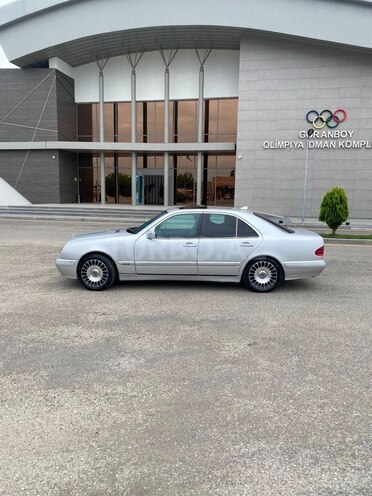 Mercedes E 240-6