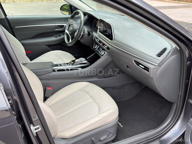 Hyundai Sonata-12