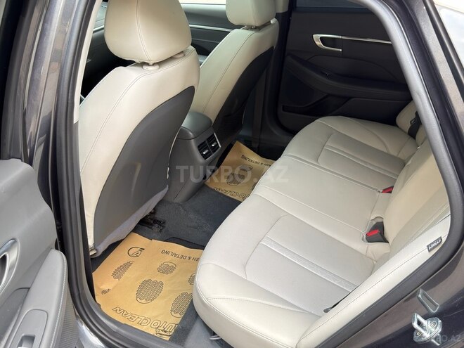 Hyundai Sonata-14