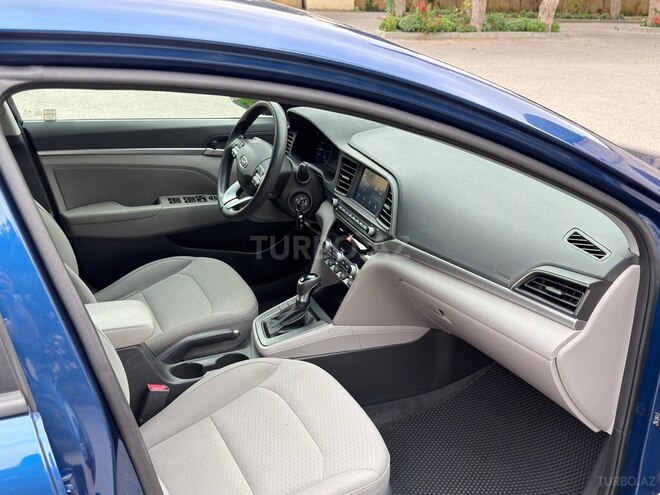 Hyundai Elantra-10