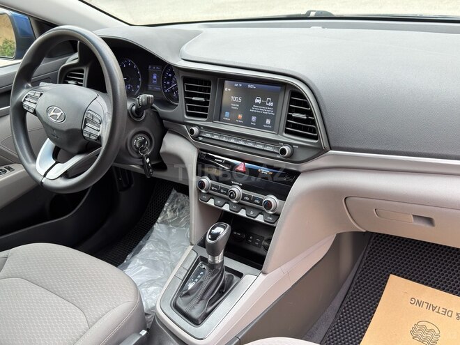 Hyundai Elantra-9