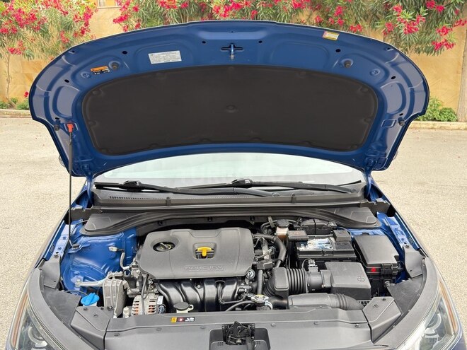 Hyundai Elantra-16