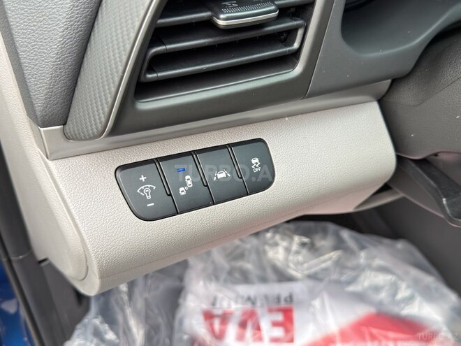 Hyundai Elantra-14