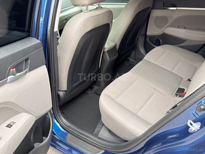 Hyundai Elantra-13