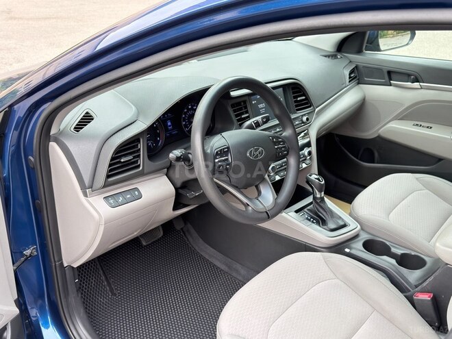 Hyundai Elantra-12