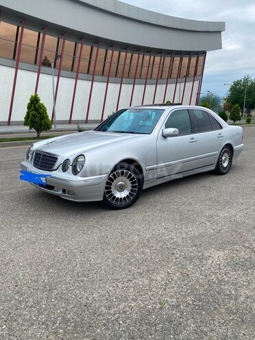 Mercedes E 240-13