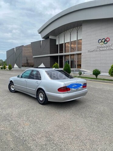 Mercedes E 240-12