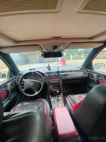 Mercedes E 240-10