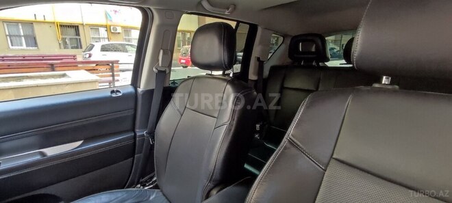 Jeep Compass-13