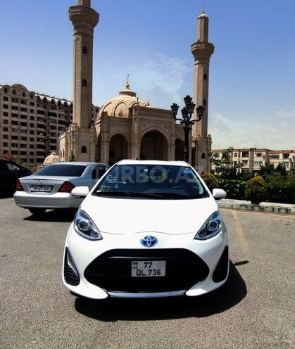Toyota Aqua-1