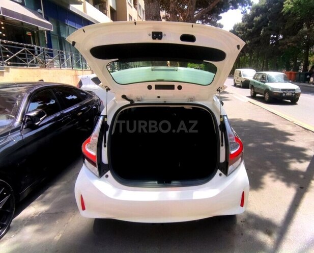 Toyota Aqua-4