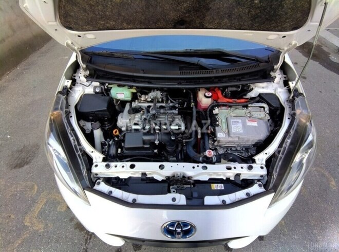 Toyota Aqua-10