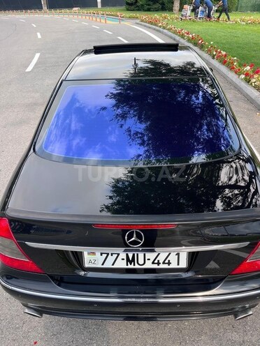 Mercedes E 220-11