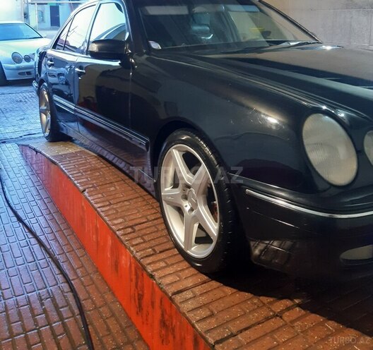 Mercedes E 280-5