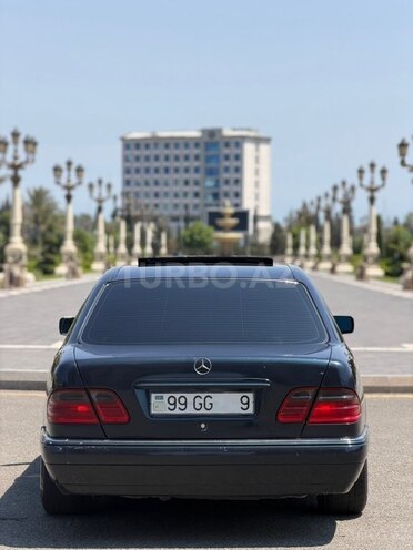 Mercedes E 280-8