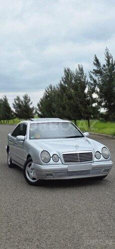 Mercedes E 240-1