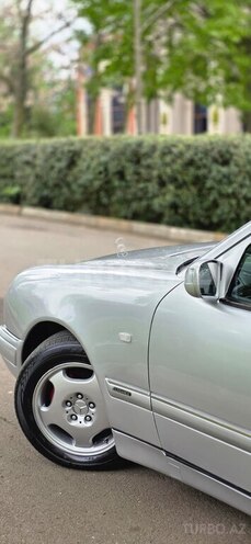 Mercedes E 240-5