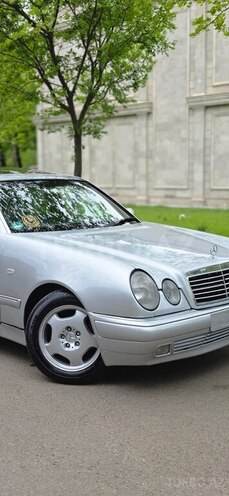 Mercedes E 240-3