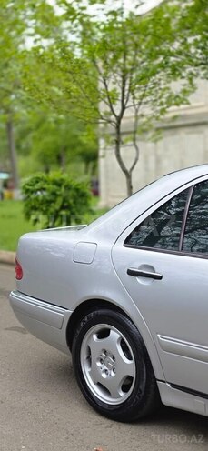 Mercedes E 240-6