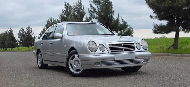 Mercedes E 240-2