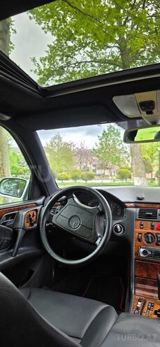 Mercedes E 240-8